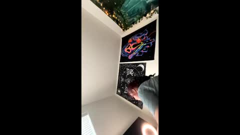 Snapshot of luvvvmia chatting on 10.26.25 luvvvmia online show from 10.26.25