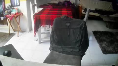 Snapshot of lux_uri chatting on 11.13.25 James online show from 11.13.25