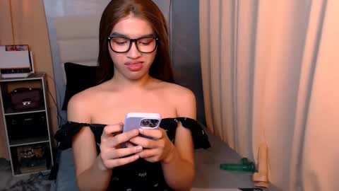 queen lux online show from 02.20.25