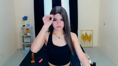 queen lux online show from 09.24.25