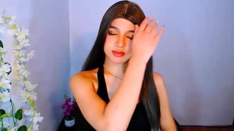 queen lux online show from 11.19.25