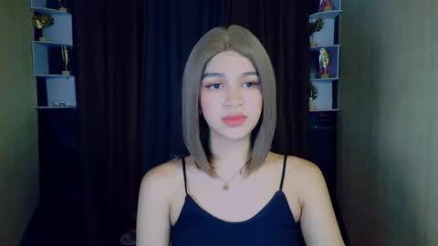 Snapshot of lux_white chatting on 05.05.26 queen lux online show from 05.05.26