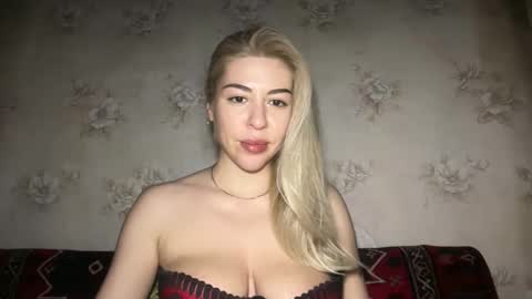 Snapshot of luxsonyastar chatting on 04.22.26 LuxSonyaStar online show from 04.22.26
