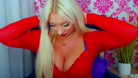 Luxuriaa online show from 01.15.25