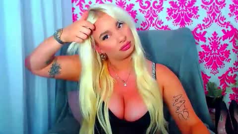 Luxuriaa online show from 09.25.25