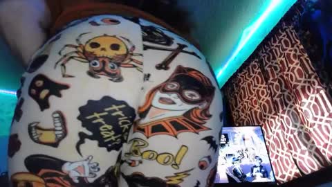 Snapshot of luxuriousuburbawife chatting on 10.28.25 luxuriousuburbawife online show from 10.28.25