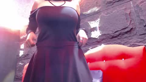 Snapshot of luxury_02 chatting on 11.25.25 Luxury online show from 11.25.25