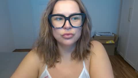 Snapshot of luxxx_diana chatting on 10.12.25 Diana online show from 10.12.25