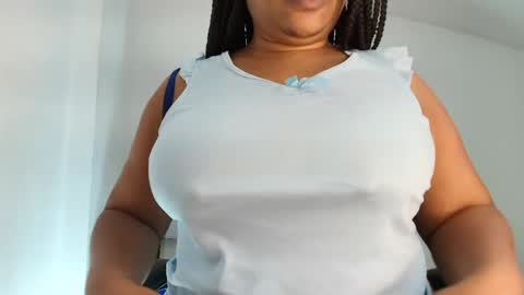 Snapshot of luxy_benet chatting on 04.06.26 Big Benet online show from 04.06.26