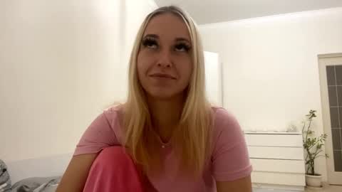 Mia online show from 10.11.25