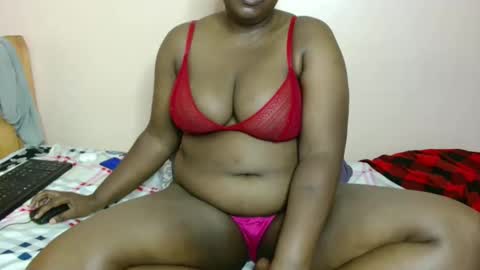 Snapshot of luzremi chatting on 05.19.26 luzremi online show from 05.19.26