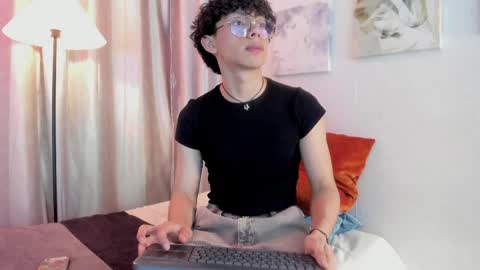 Snapshot of lyan_twink chatting on 05.09.26 Lyan online show from 05.09.26