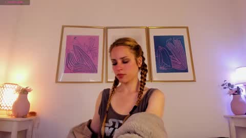 Snapshot of lyana_xz chatting on 05.30.26 LYA online show from 05.30.26