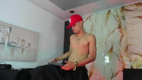 Snapshot of lycan_fox chatting on 05.30.26 TELL ME LYCAN online show from 05.30.26