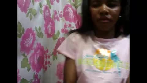 Snapshot of lydialarin chatting on 10.18.25 Lydiah online show from 10.18.25