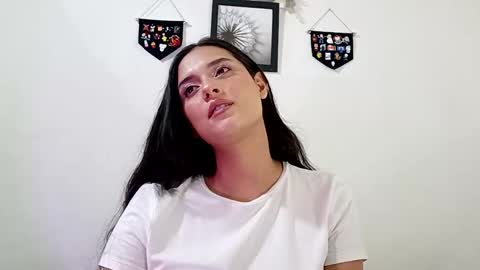 Snapshot of lyla205 chatting on 01.14.25 lyla online show from 01.14.25