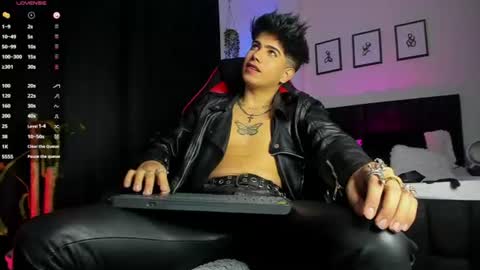 Lyle Bennett Freelance Model online show from 07.12.26