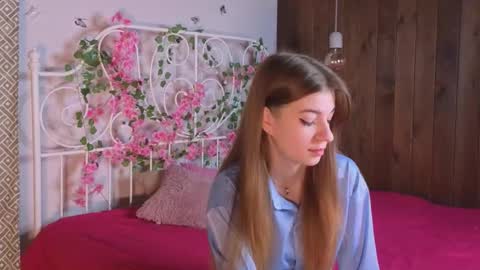 Snapshot of lyndsaymcghan chatting on 10.07.25 Nancy online show from 10.07.25