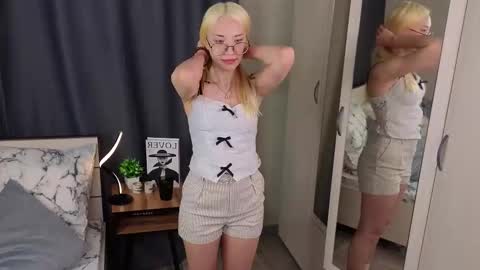 Snapshot of lynettajewel chatting on 03.27.26 Eva online show from 03.27.26