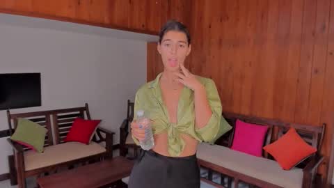 Snapshot of lynn_jackson chatting on 11.09.25 LYNN online show from 11.09.25