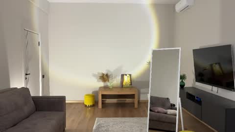  LYNN  online show from 04.08.26