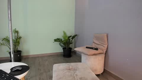 lynnsam_ online show from 02.08.25