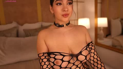Snapshot of lyrabellini chatting on 05.19.26 online show from 05.19.26