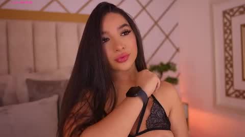 Snapshot of lyrabellini chatting on 07.18.26 online show from 07.18.26