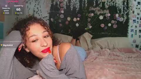 Snapshot of lyracovee chatting on 06.15.26 Lyra online show from 06.15.26