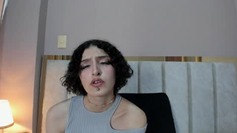 Snapshot of lyravendrell chatting on 04.30.26 Lyravendrell online show from 04.30.26