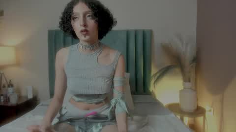 Snapshot of lyravendrell chatting on 05.15.26 Lyravendrell online show from 05.15.26