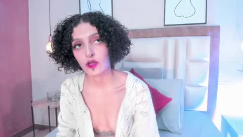 Snapshot of lyravendrell chatting on 05.21.26 Lyravendrell online show from 05.21.26