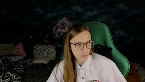 Snapshot of m1shq chatting on 09.17.25 m1shq online show from 09.17.25