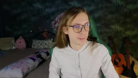 Snapshot of m1shq chatting on 09.26.25 m1shq online show from 09.26.25