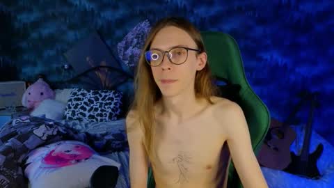 Snapshot of m1shq chatting on 10.10.25 m1shq online show from 10.10.25