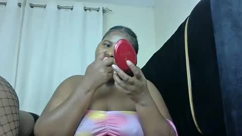 Snapshot of m_pretty_p chatting on 12.10.24 m_pretty_p online show from 12.10.24