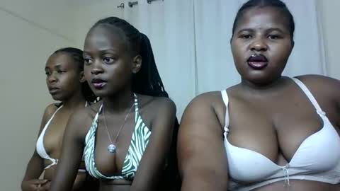 Snapshot of m_pretty_p chatting on 12.15.24 m_pretty_p online show from 12.15.24