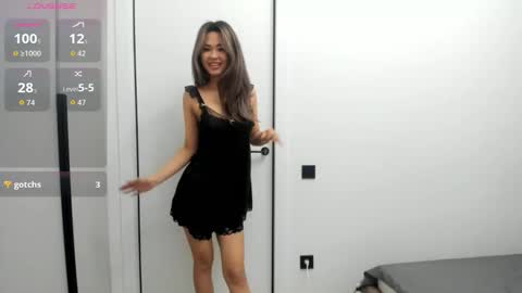 Snapshot of maakimita chatting on 11.26.25 maakimita online show from 11.26.25