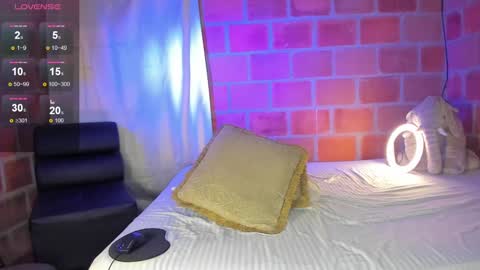 Snapshot of maax_taylor01 chatting on 12.02.24 online show from 12.02.24