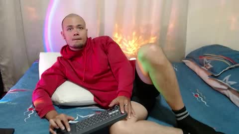 Snapshot of maax_taylor01 chatting on 02.06.26 online show from 02.06.26