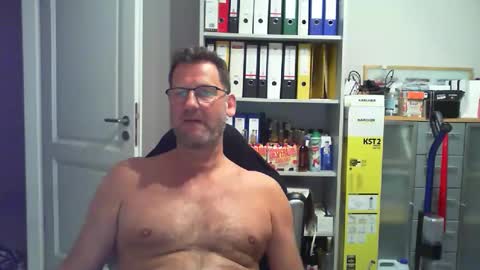 Snapshot of macfly67 chatting on 04.29.26 macfly67 online show from 04.29.26