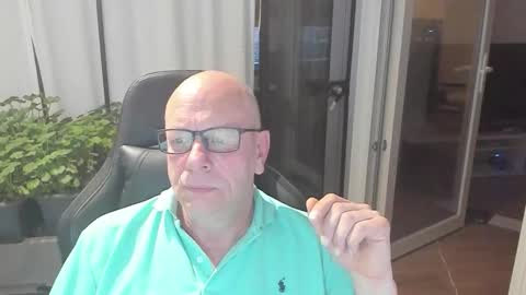 Snapshot of machinegun3dx chatting on 01.18.26 Andy online show from 01.18.26