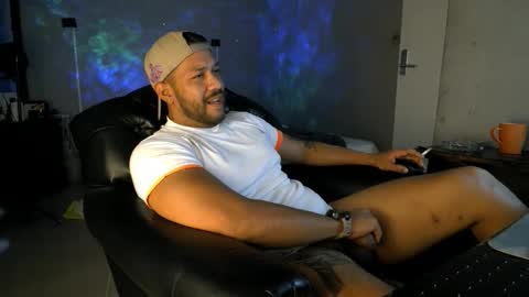 Snapshot of machohandsome chatting on 05.25.26 Javier papichulo master how do you want online show from 05.25.26