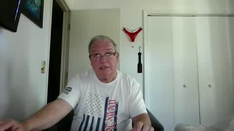Snapshot of mackdocc001 chatting on 03.18.26 mackdocc001 online show from 03.18.26