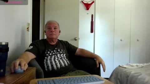 Snapshot of mackdocc001 chatting on 04.27.26 mackdocc001 online show from 04.27.26