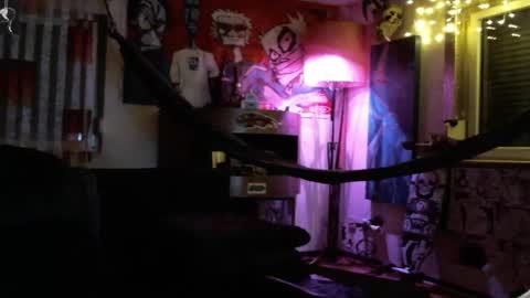 Snapshot of mad_dem0n chatting on 11.05.25 Manuel online show from 11.05.25