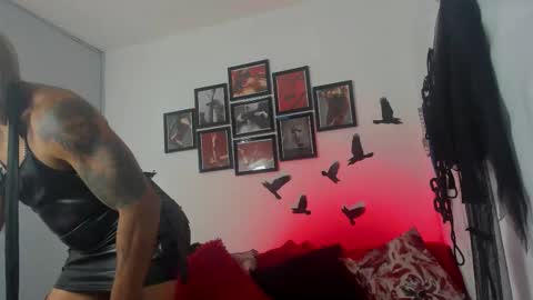 Snapshot of madamelilith_cg chatting on 11.04.25 Madame lilith online show from 11.04.25