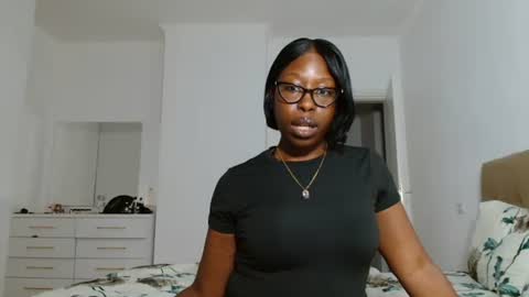 Snapshot of madamindigo chatting on 11.06.25 YourMadamIndigo online show from 11.06.25