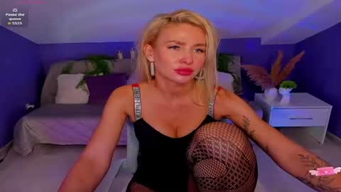 Evelyn online show from 11.23.25