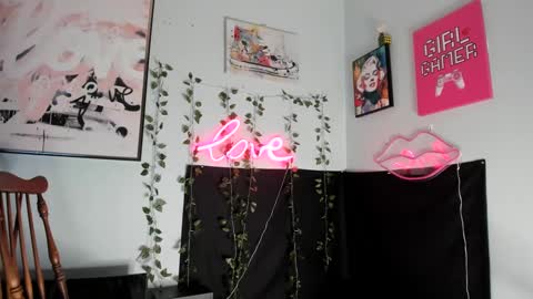 Maddi Avalon online show from 12.22.24